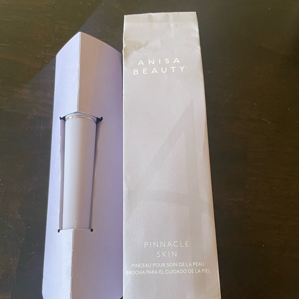 Anisa Beauty Brush